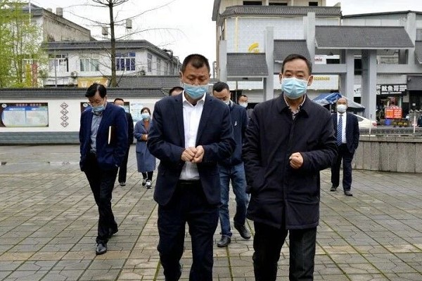 崇州教育局到树德怀远中学检查防疫工作