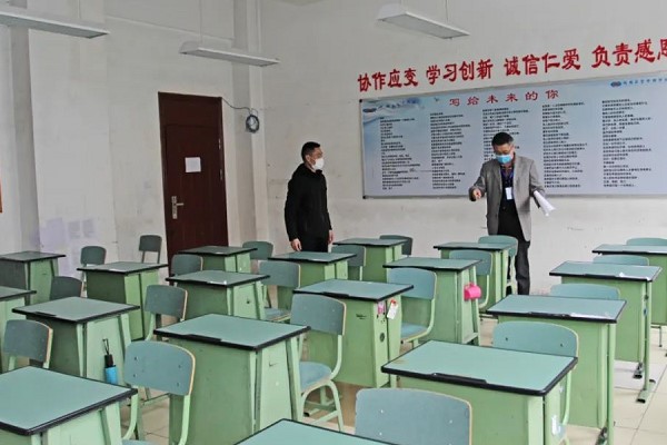 成都高中学校石室外语学校迎接复学前的专项督查