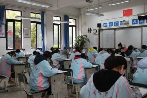 成都高中学校金堂中学迎来开学第一课