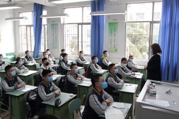 成都石室外语学校初三复学日
