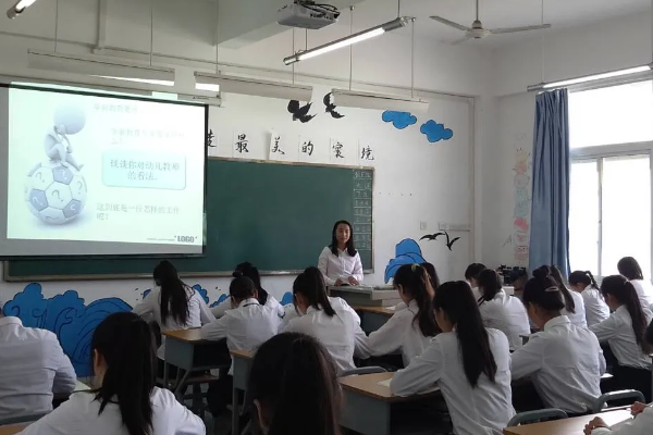 成都中专学校