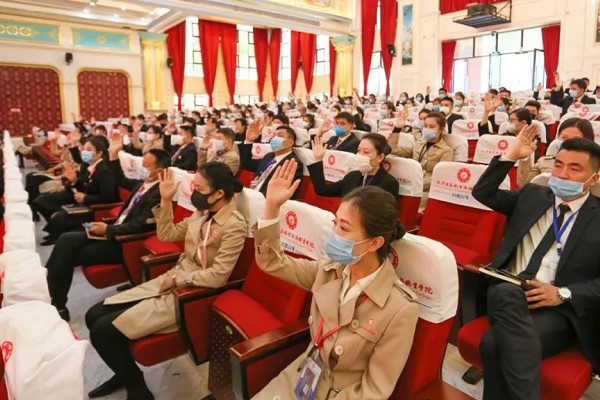 成都职业院校东星航空学院召开第三届教职工代表大会