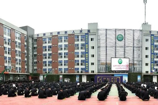 四川中职学校实战防未然——华商理工学校开展安全演练