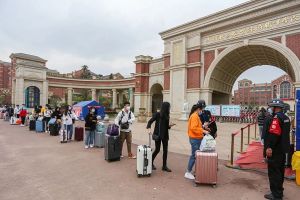 成都东星航空学院开学啦 四川中职学校分批返校