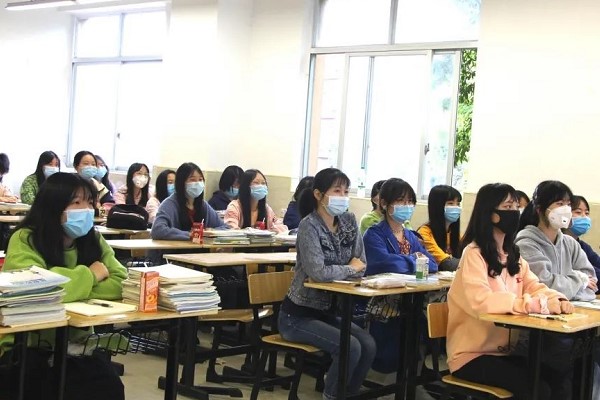 成都中职学校防疫课堂