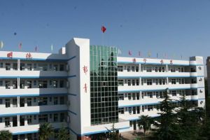 成都五月花学校认真上好第一课 四川中职学校返校复学