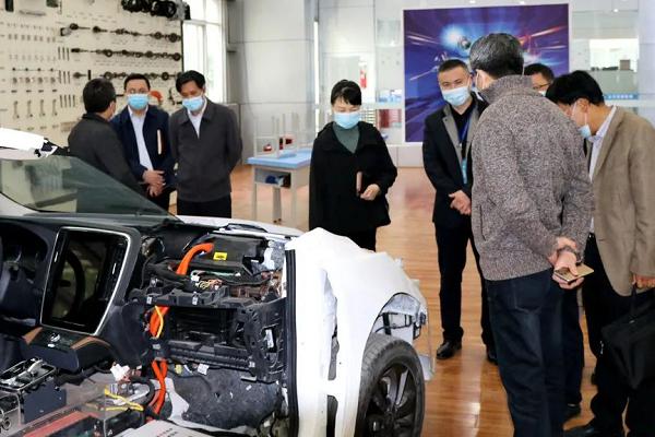市政协领导到四川职业技术学校自贡职校调研