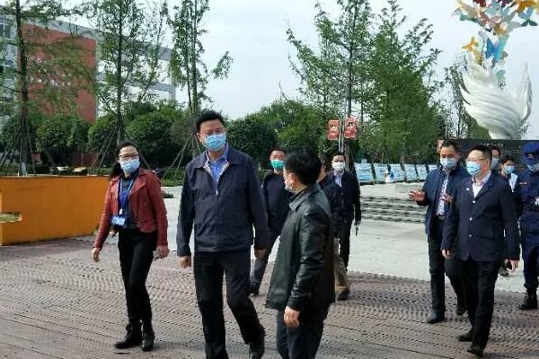 领导到铁路卫校进行防疫指导