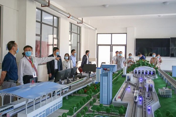 天府航空学院助力教育扶贫