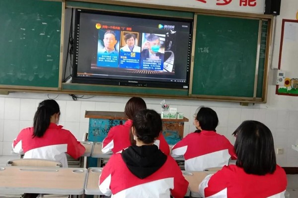 四川理工技师学院迎“五四”