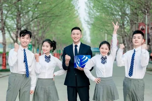 艺术学校学子