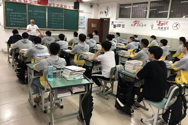 汽车职校增强四川职业高中学校学生创新创业意识