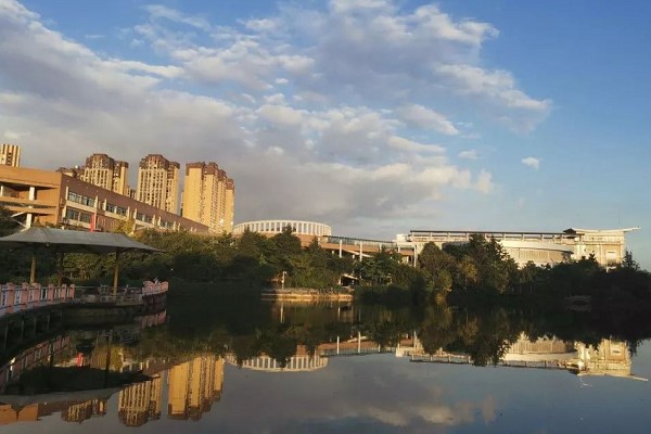 四川师范大学幼师学院