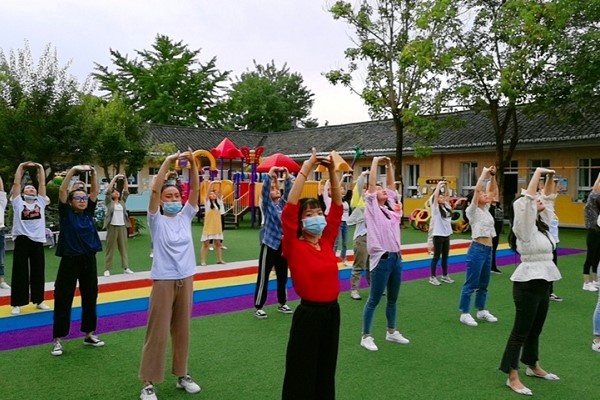 阆中师范学校教师有了自己的工间操