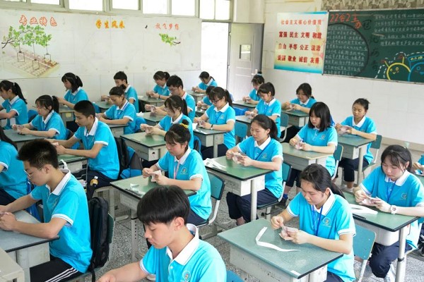 四川城市技师学院会计专业学生