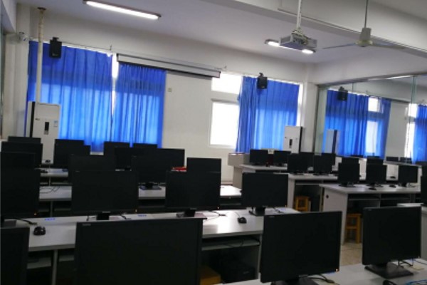 四川理工技师学院实训设备