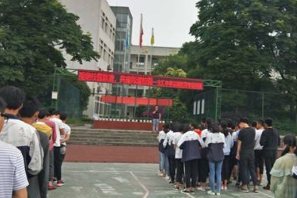 丹棱中学学生
