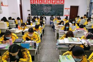 成都高中学校金堂中学召开2019-2020学年教职工大会