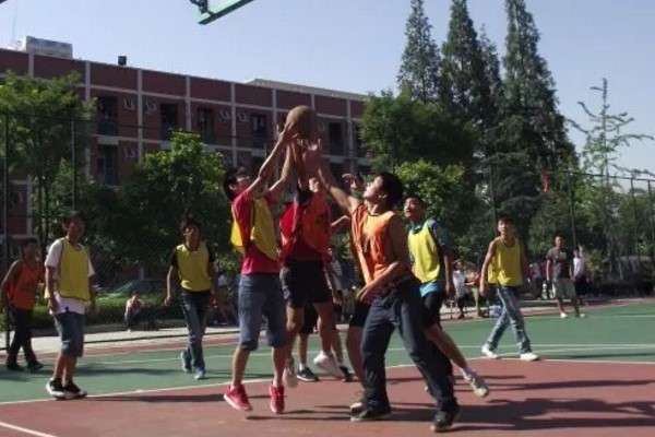 四川五月花技师学院学生