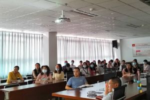 四川省志翔职业技术学校组织党员观看教育片
