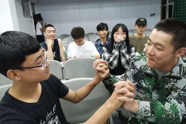 成都石化工业学校刘波