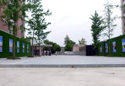 成都市华商理工职业学校校内环境怎么样