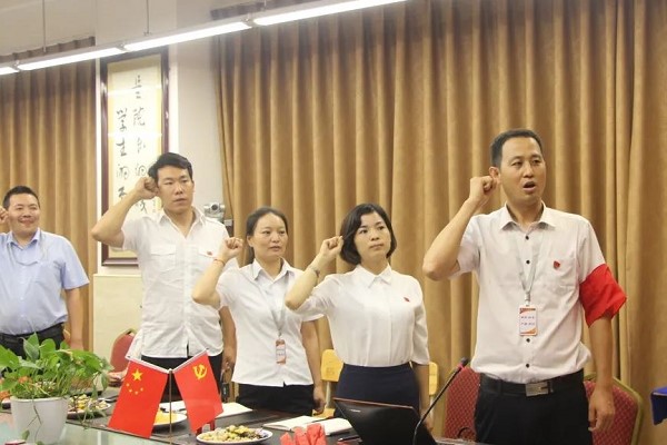 成都希望职业学校老师