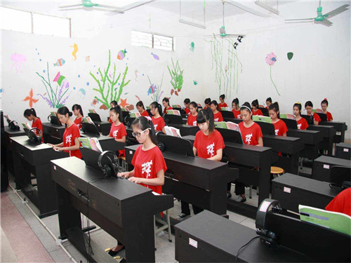 现在初中毕业去四川理工技师学院可以学幼师专业吗