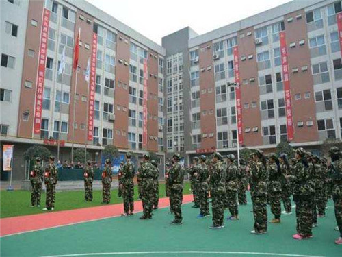中国五冶大学浅谈职业学校读公办好还是民办好