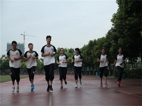 成都希望职业学校高铁专业实习会安排工作吗