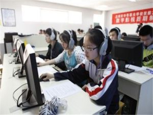 四川现代艺术学校附近有什么好吃的火锅店