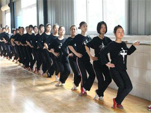 中国五冶大学浅谈现在当幼师辛苦吗