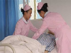 成都希望职业学校怎样才能成为一名合格临床医学人员？