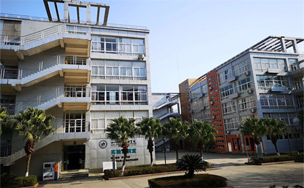 四川城市技师学院