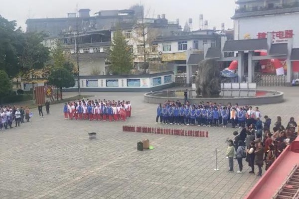 崇州市怀远中学管理