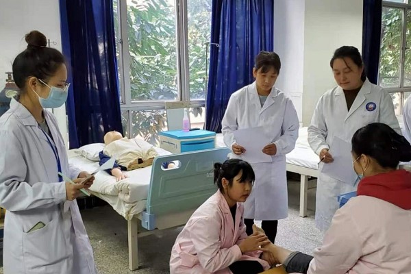 成都成医一附院护士学校怎么样