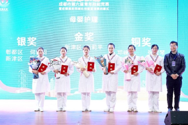 成都铁路卫生学校学费