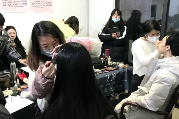 四川现代艺术学校联考