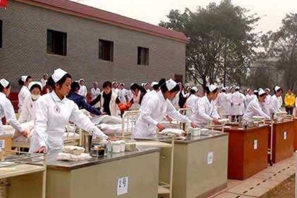 四川大学附设华西卫生学校招生简章