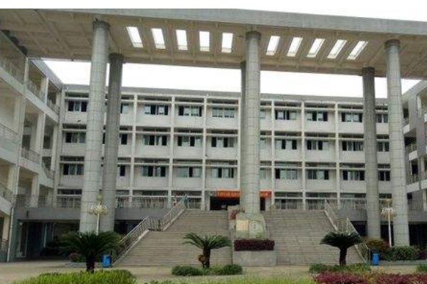 四川矿产机电技师学院