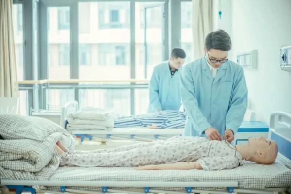 成都哪些中专学校有护理专业