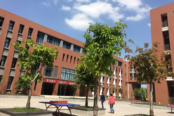 金堂县职业高级中学校园环境