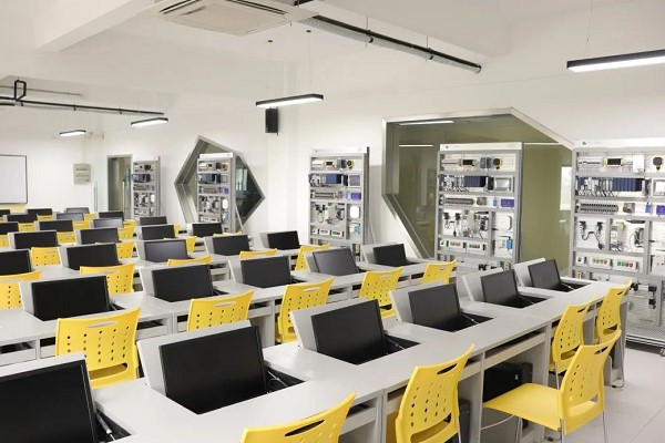 德阳科贸职业学院