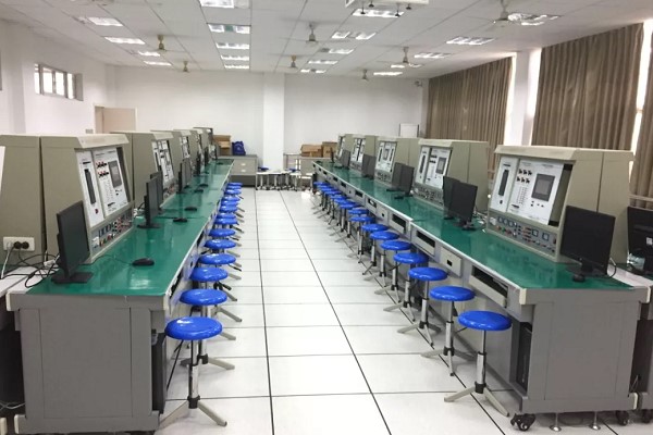四川城市技师学院数控专业