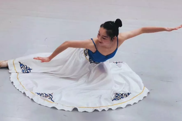 四川现代艺术学校口碑