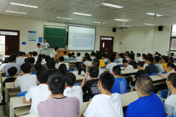 四川托普信息学院