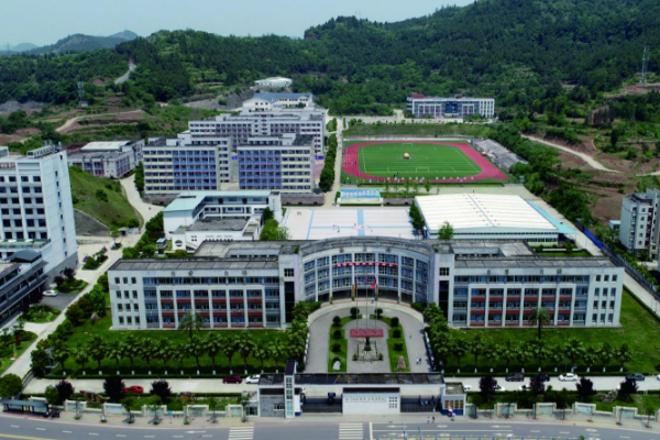 南充技师学院是大专