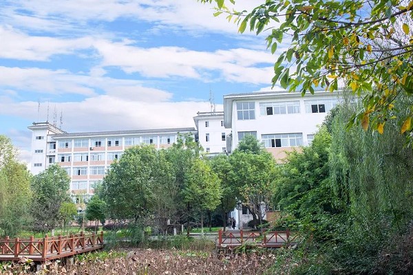 成都五月花学校郫县校区好吗