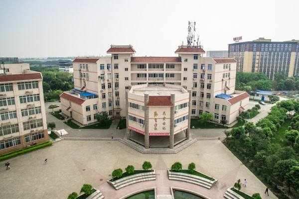 郫县针灸学校上大学吗