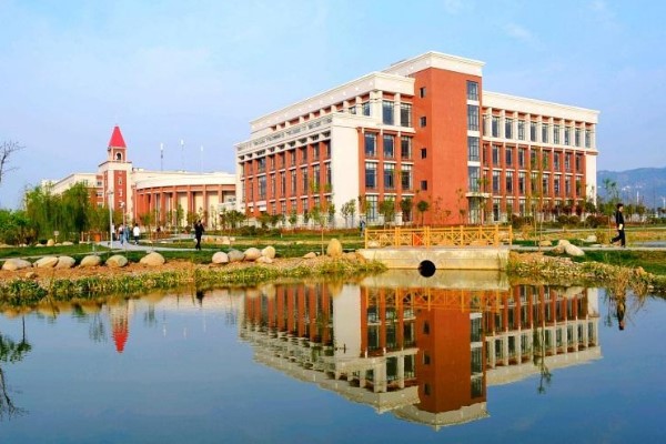 四川航天技师学院学费多少